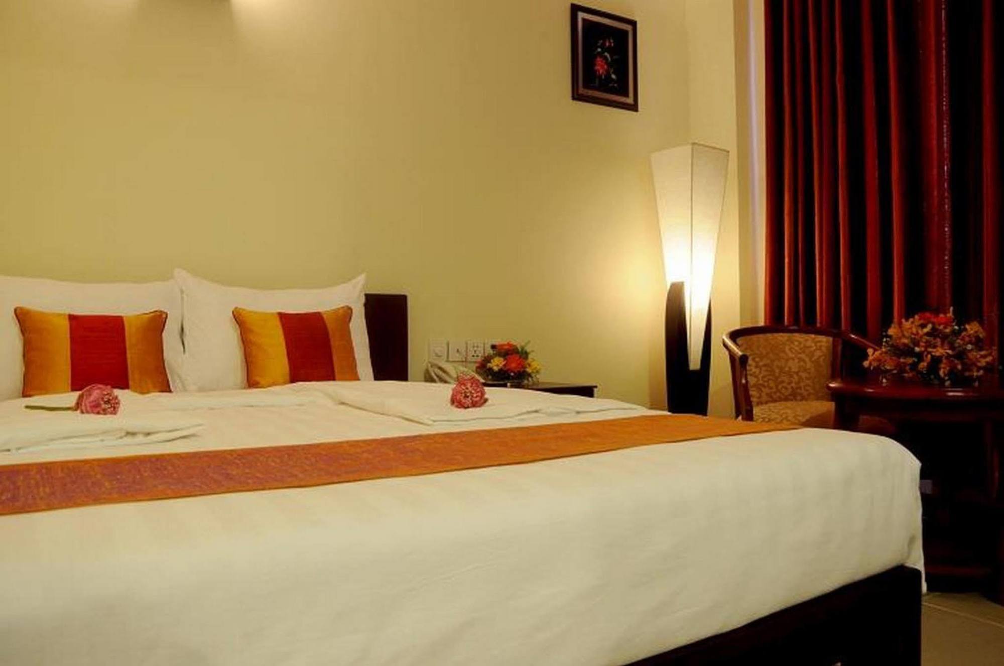 V N E Hotel พนมเปญ ภายนอก รูปภาพ