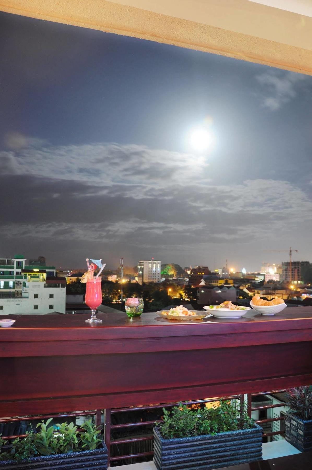 V N E Hotel พนมเปญ ภายนอก รูปภาพ