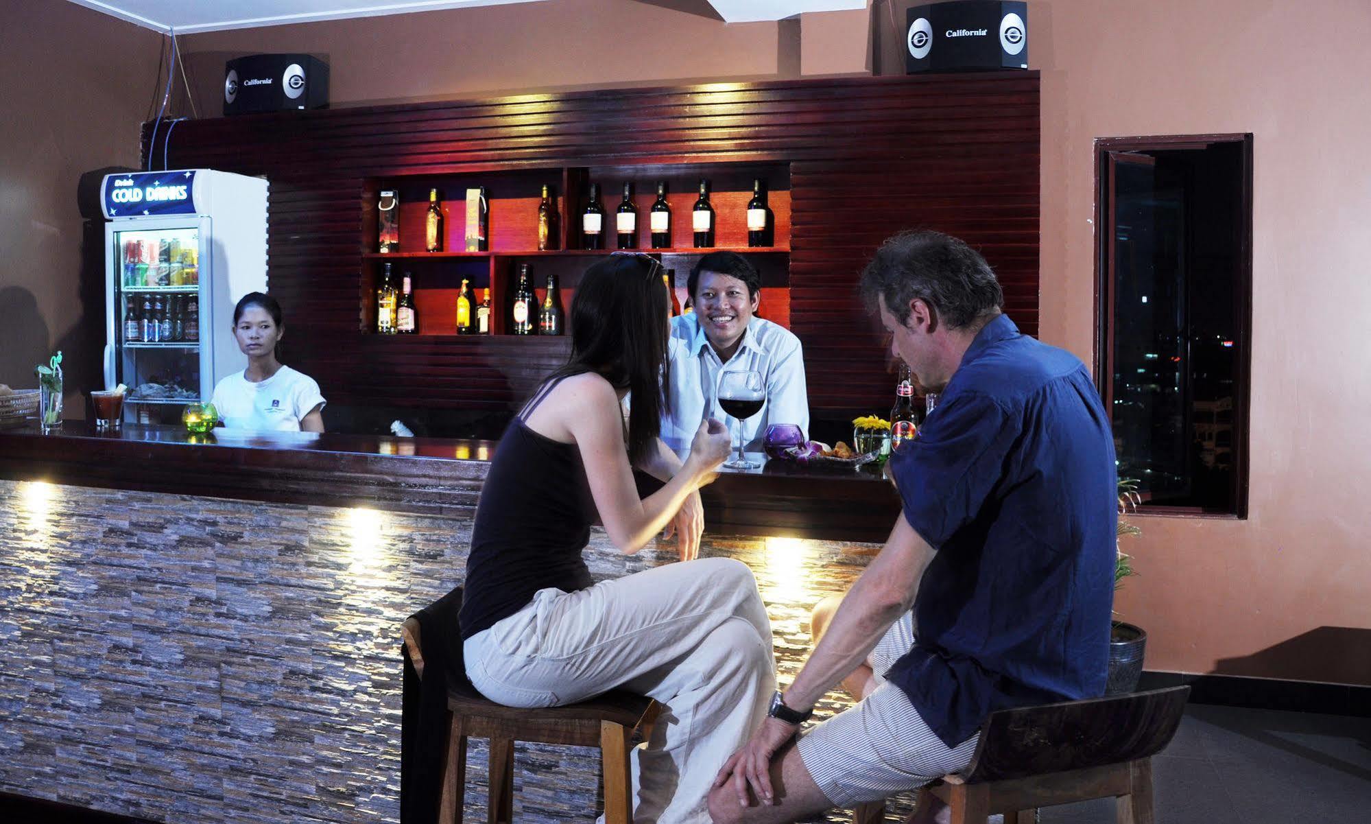 V N E Hotel พนมเปญ ภายนอก รูปภาพ
