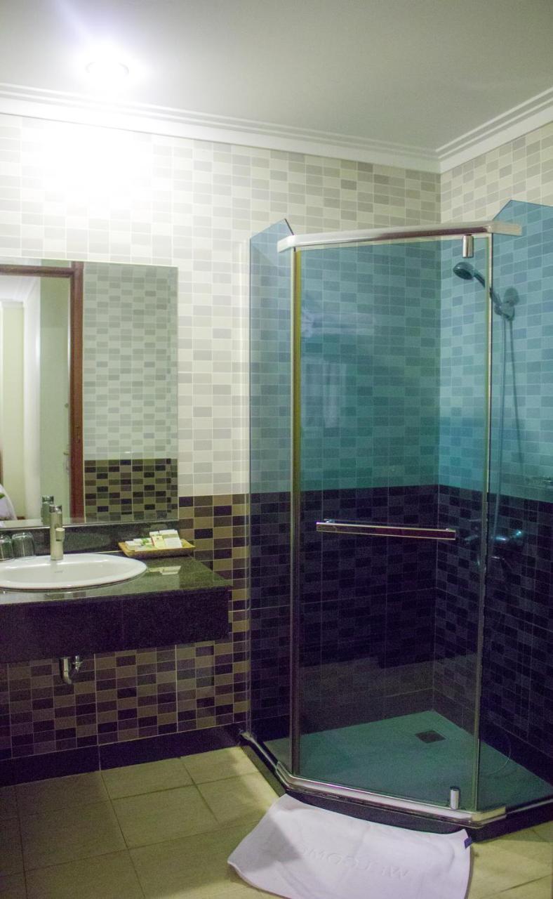 V N E Hotel พนมเปญ ภายนอก รูปภาพ